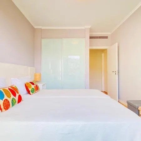 Charming Monumental *