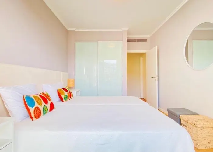 Charming Monumental *